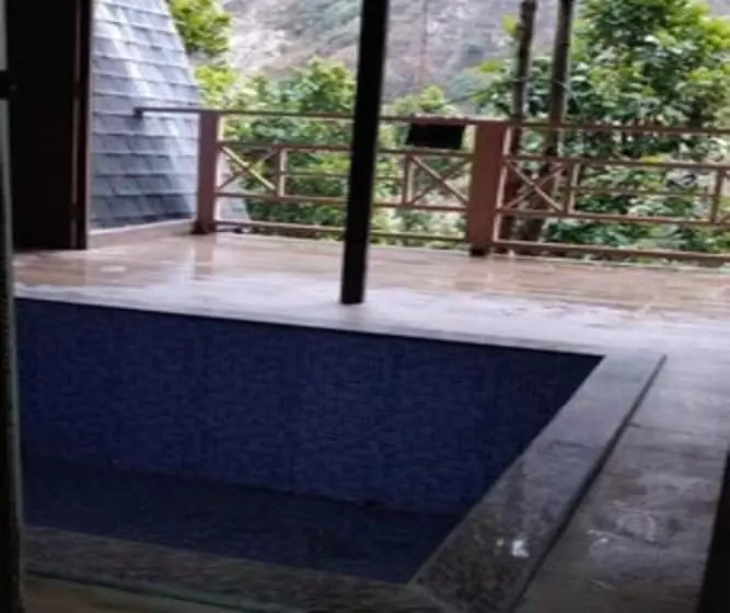 Hotelli Rakatal Rocks Resort