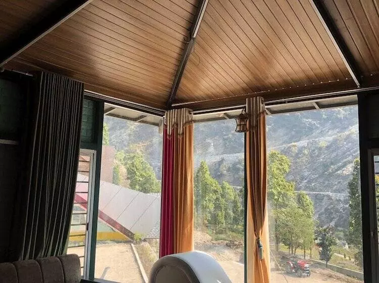 Hotelli Rakatal Rocks Resort