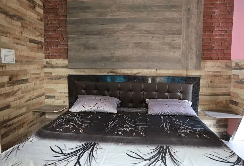 Hotelli Rakatal Rocks Resort