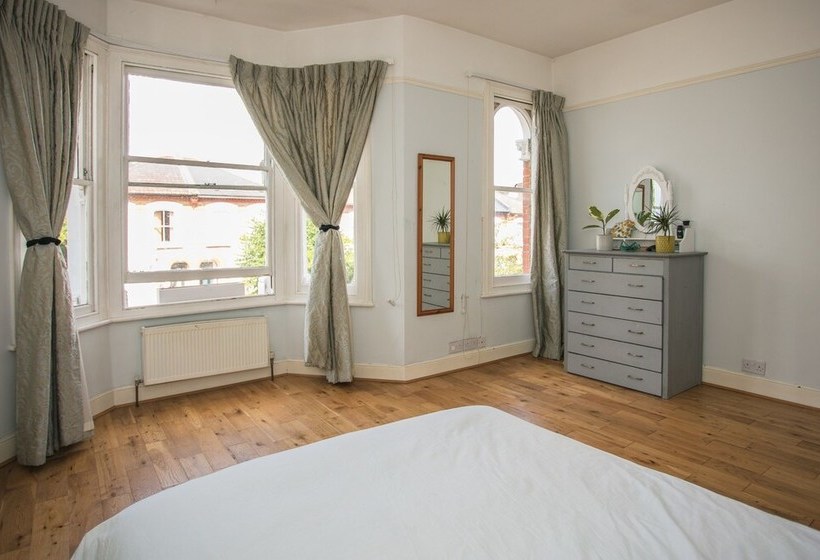 Spacious 3 Bedroom House In Dulwich