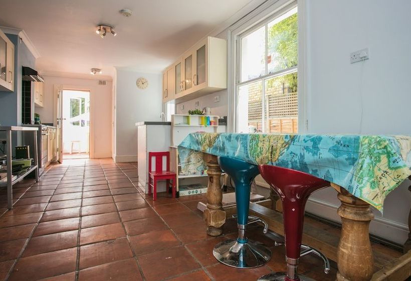 Spacious 3 Bedroom House In Dulwich