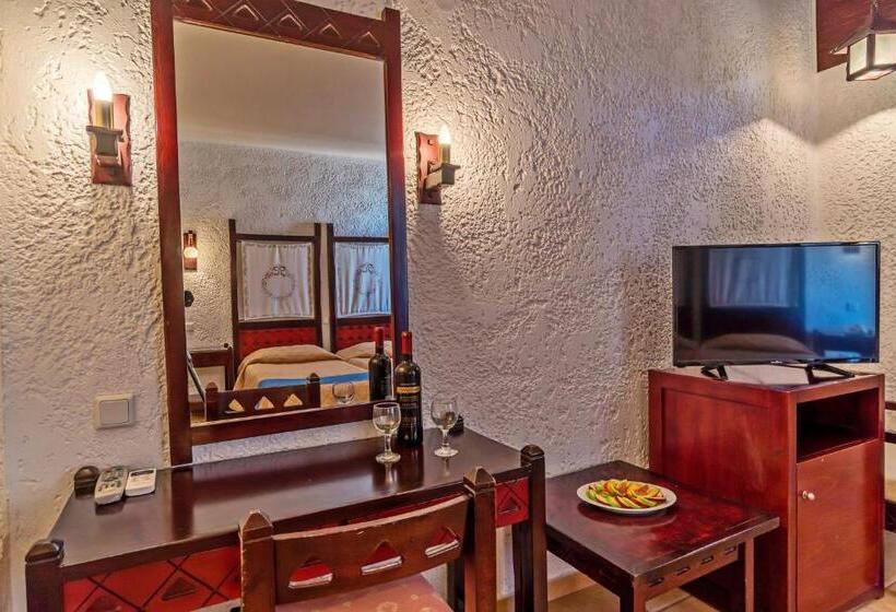 בית מלון כפרי Lefkoniko Bay