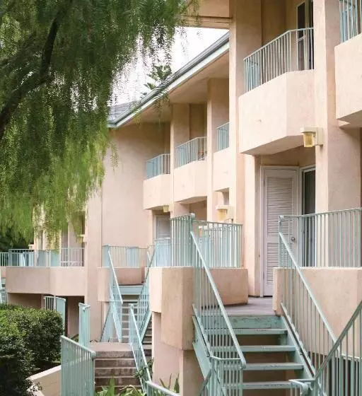 Отель Paniolo Greens Resort