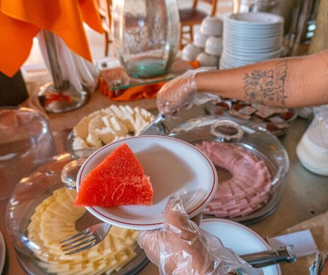 هتل Porto Das Naus Praia