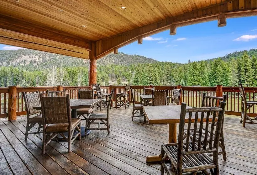 Отель Rainbow Ranch Lodge