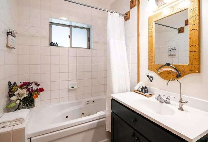 Отель Rainbow Ranch Lodge