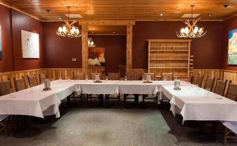 Отель Rainbow Ranch Lodge