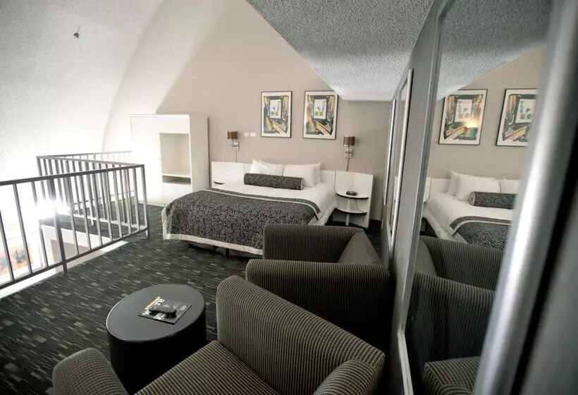 Ramada Plaza By Wyndham West Hollywood Hotel & Suites