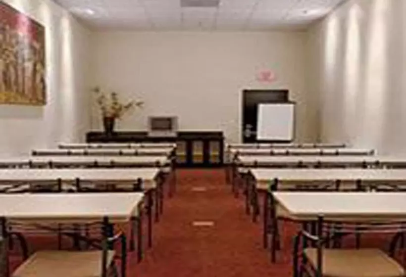 Ramada Plaza By Wyndham West Hollywood Hotel & Suites