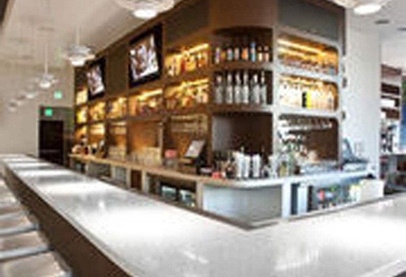 Ramada Plaza By Wyndham West Hollywood Hotel & Suites