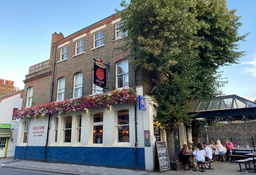 בית מלון כפרי The Red Cow Guest House