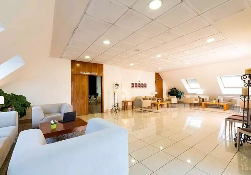 Hotel Fc Infantas De Leon