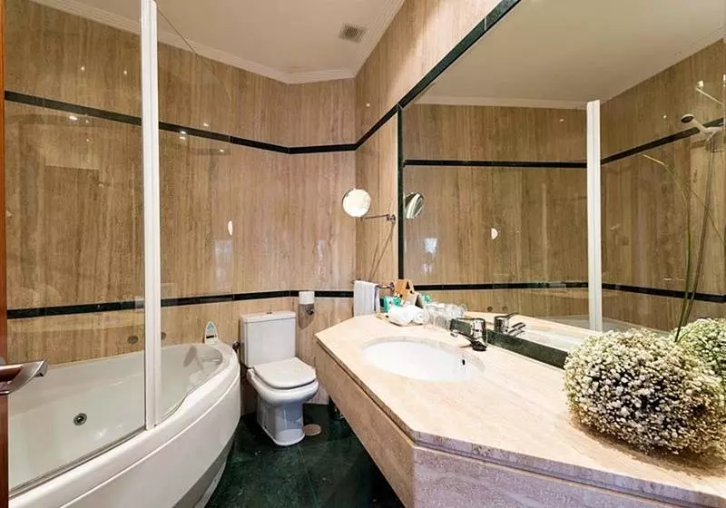 Hotel Fc Infantas De Leon