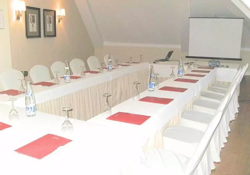 Hotel Fc Infantas De Leon