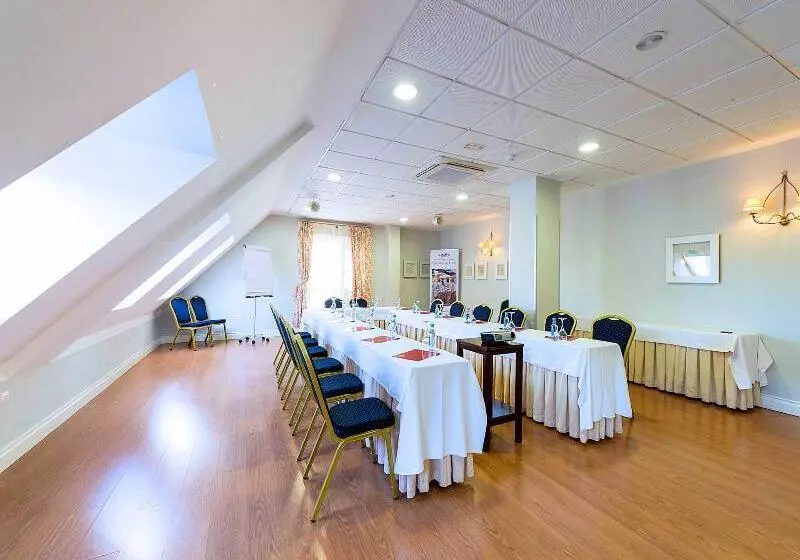 Hotel Fc Infantas De Leon