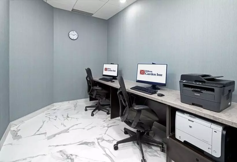 בית מלון כפרי Hilton Garden Inn Halifax Airport