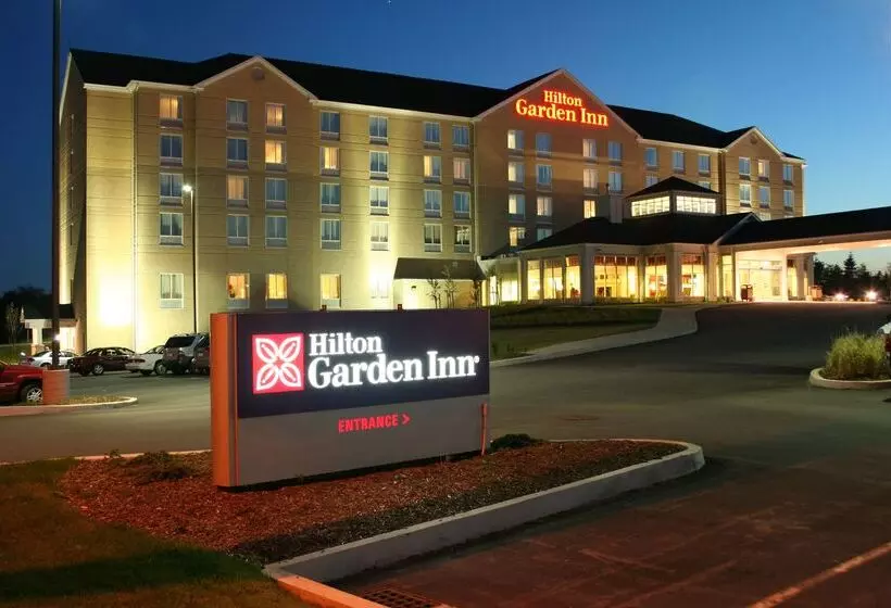 בית מלון כפרי Hilton Garden Inn Halifax Airport