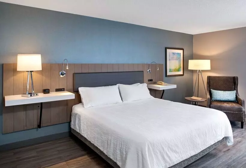 בית מלון כפרי Hilton Garden Inn Halifax Airport