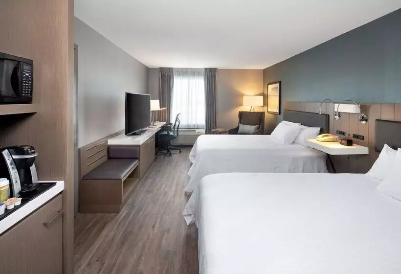 בית מלון כפרי Hilton Garden Inn Halifax Airport