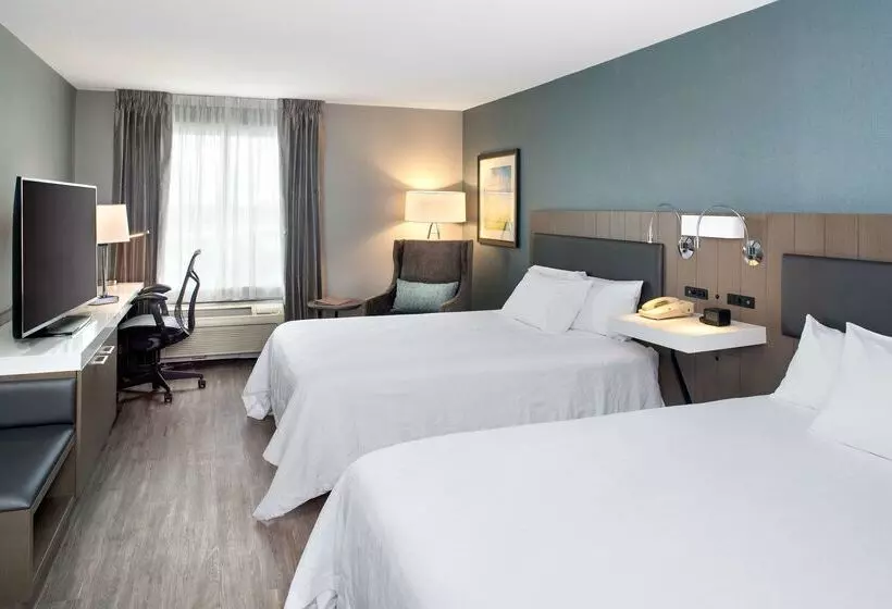 בית מלון כפרי Hilton Garden Inn Halifax Airport