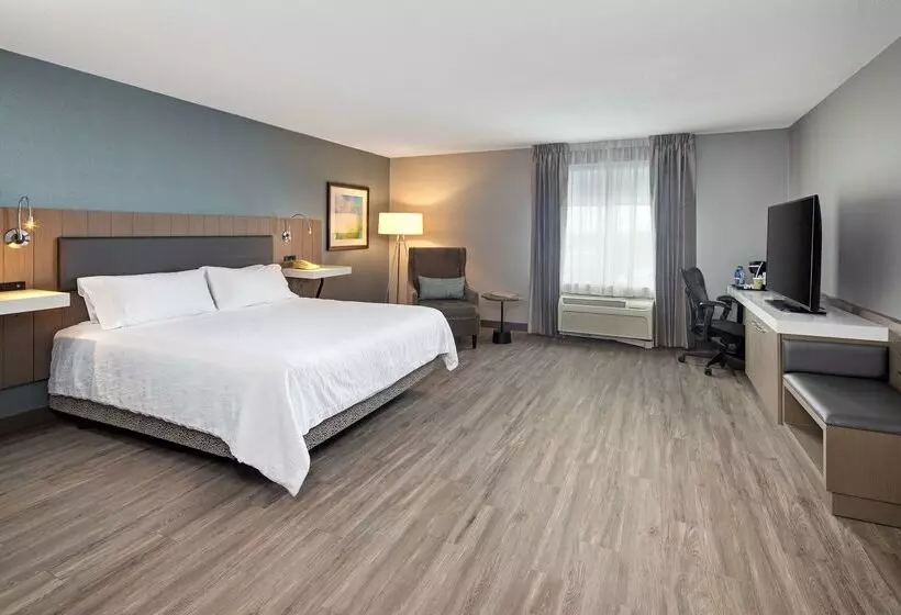 בית מלון כפרי Hilton Garden Inn Halifax Airport