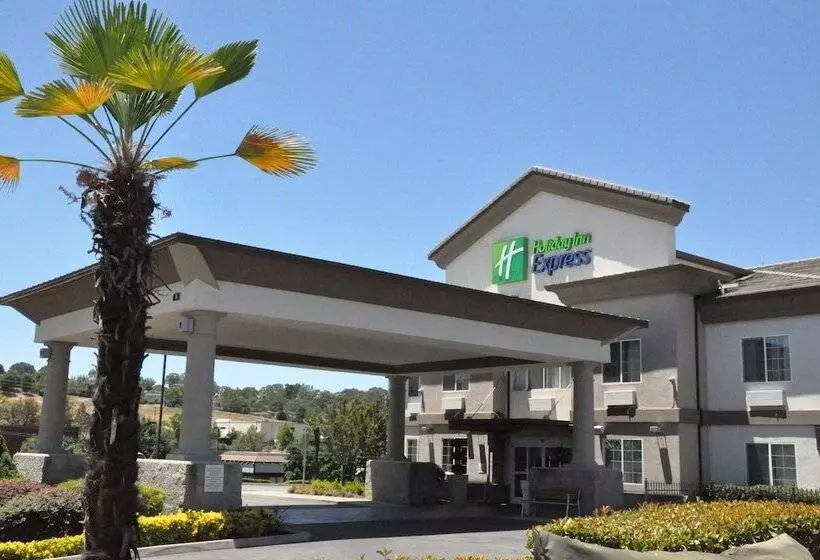 Отель Holiday Inn Express & Suites Jackson, An Ihg