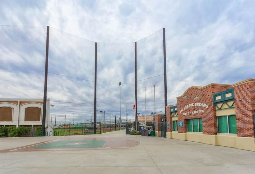 Holiday Inn Express Hotel & Suites Manteca, An Ihg