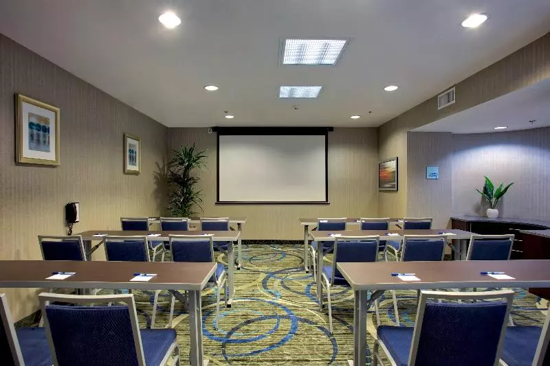 ホテル Holiday Inn Express & Suites Costa Mesa, An Ihg