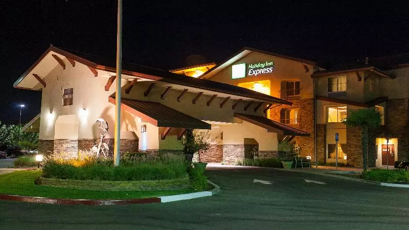 Отель Holiday Inn Express Turlock, An Ihg