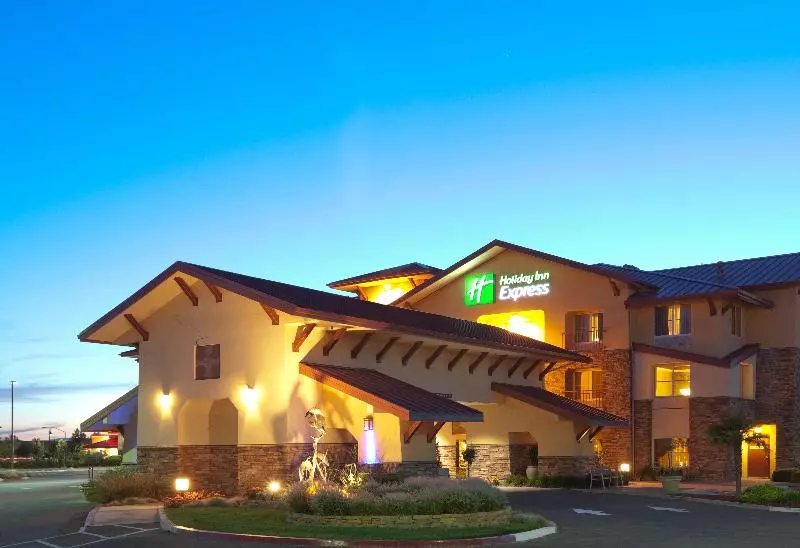 Отель Holiday Inn Express Turlock, An Ihg