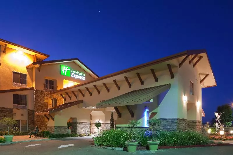 Отель Holiday Inn Express Turlock, An Ihg