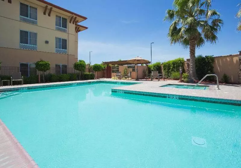 Отель Holiday Inn Express Turlock, An Ihg