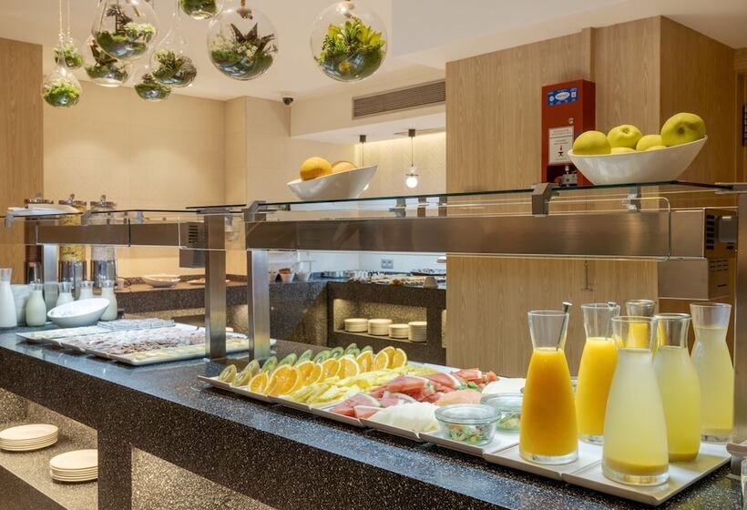 Отель Ilunion Auditori