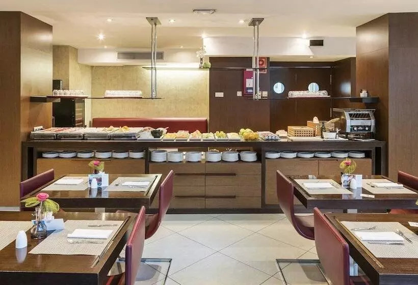 Отель Ilunion Auditori