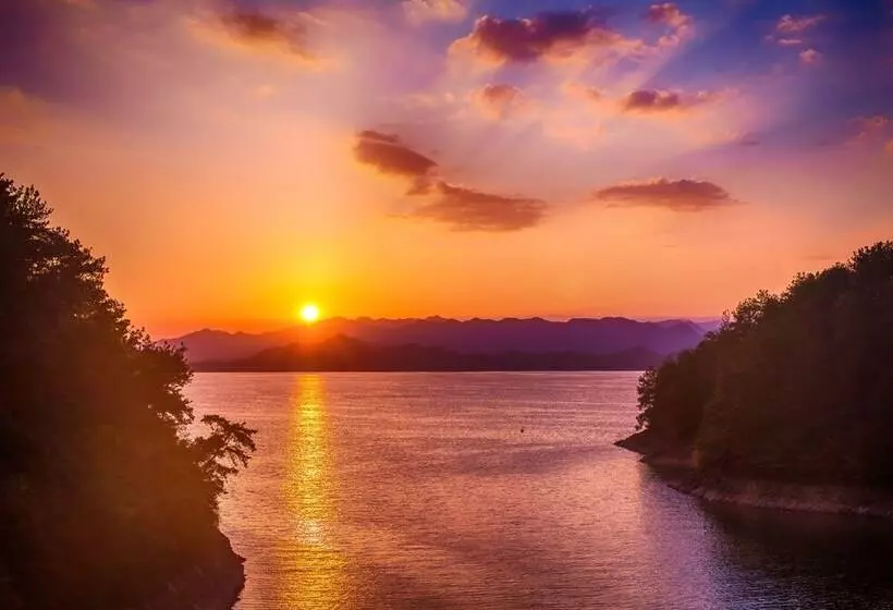 Hotelli Bright Qiandaolake Resort