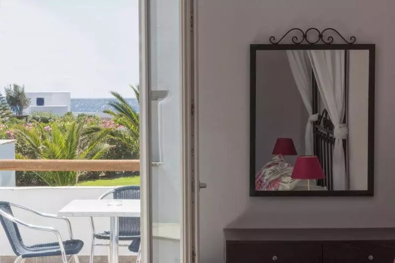 Dolphin Kastraki Studios