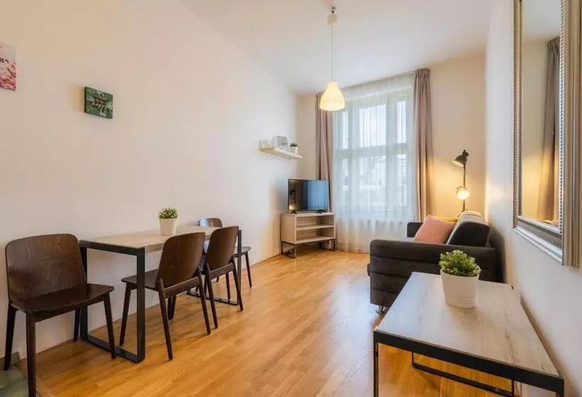 Ea Aparthotel Melantrich