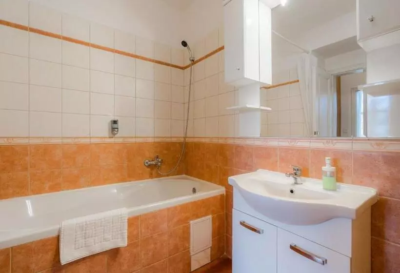 Ea Aparthotel Melantrich