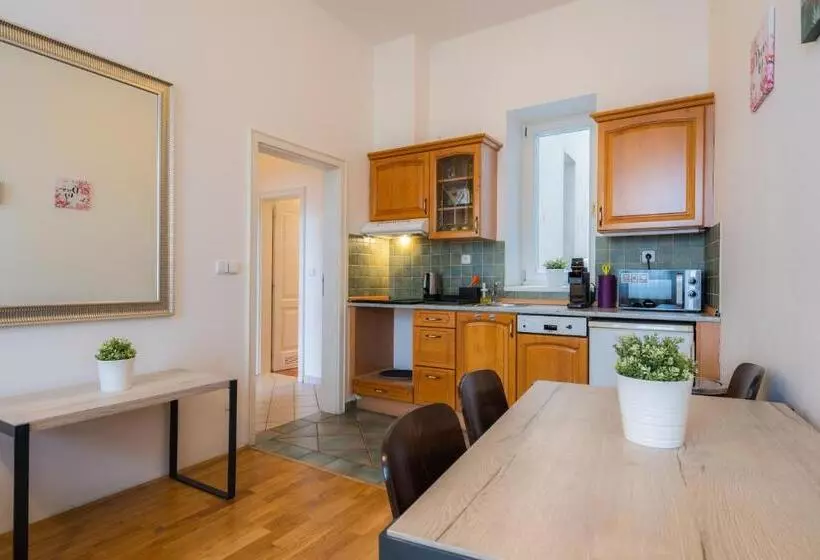 Ea Aparthotel Melantrich