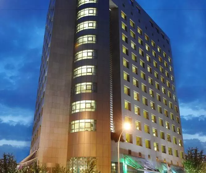 هتل Four Points By Sheraton Le Verdun