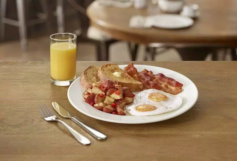 هتل Four Points By Sheraton Le Verdun