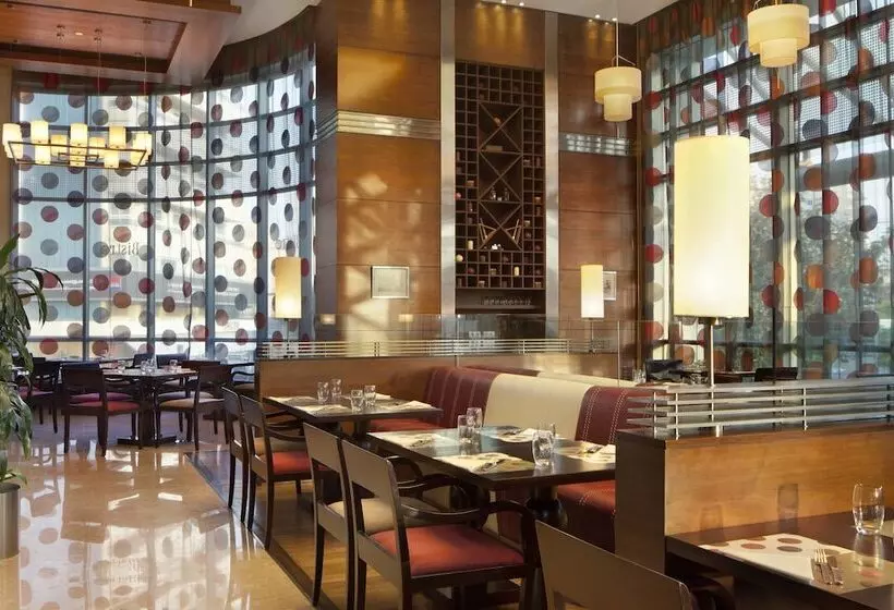 هتل Four Points By Sheraton Le Verdun