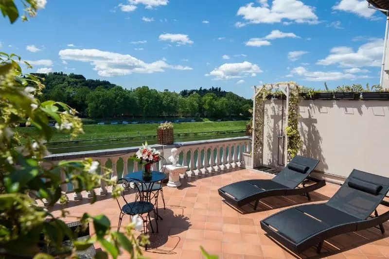 Hotelli Lungarno Vespucci 50