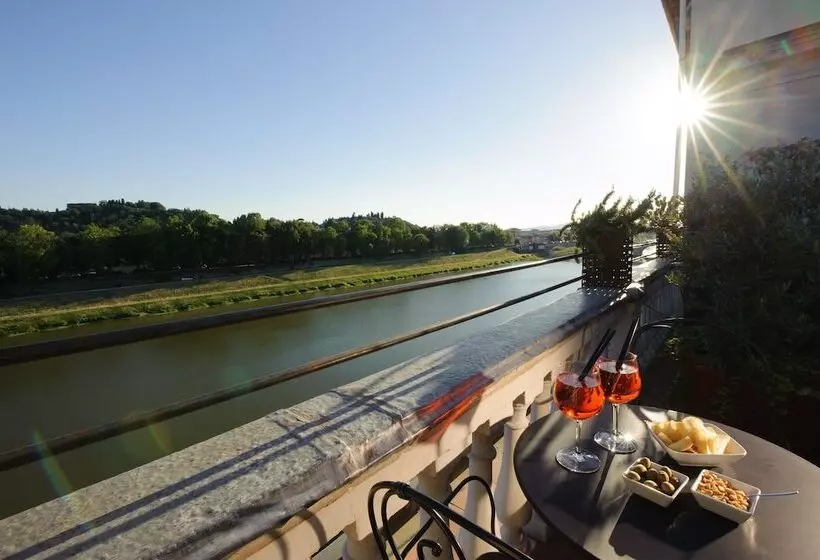 Hotelli Lungarno Vespucci 50