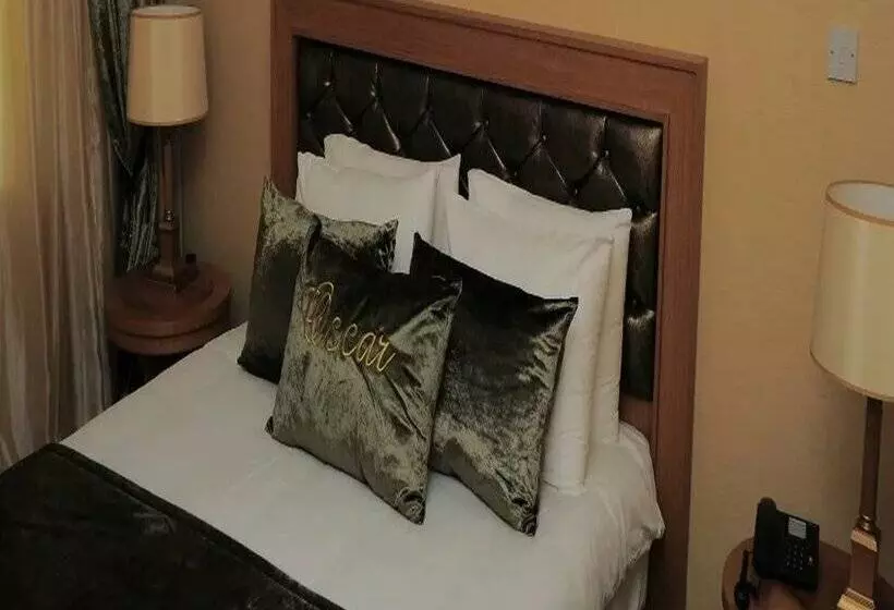 Отель Oscar Resort