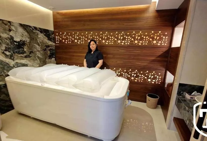 Oceana Hotel & Spa Focussed Adults