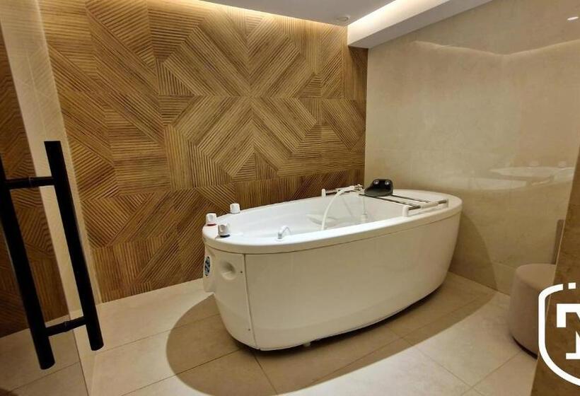 Oceana Hotel & Spa Focussed Adults