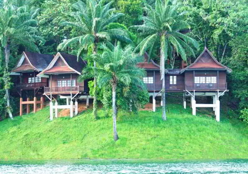 호텔 Lake Kenyir Resort