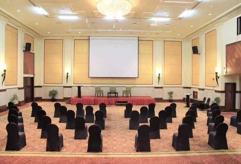 Отель Miri Marriott Resort & Spa