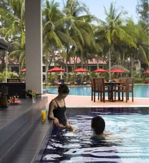 Отель Miri Marriott Resort & Spa